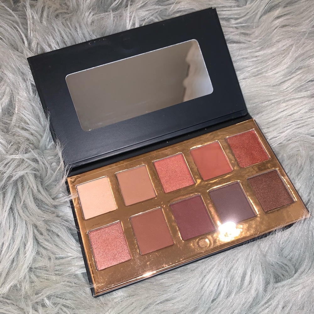 Crown Pro palette